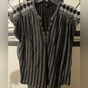 Lucky Brand 2x black and white embroidered sleeveless top